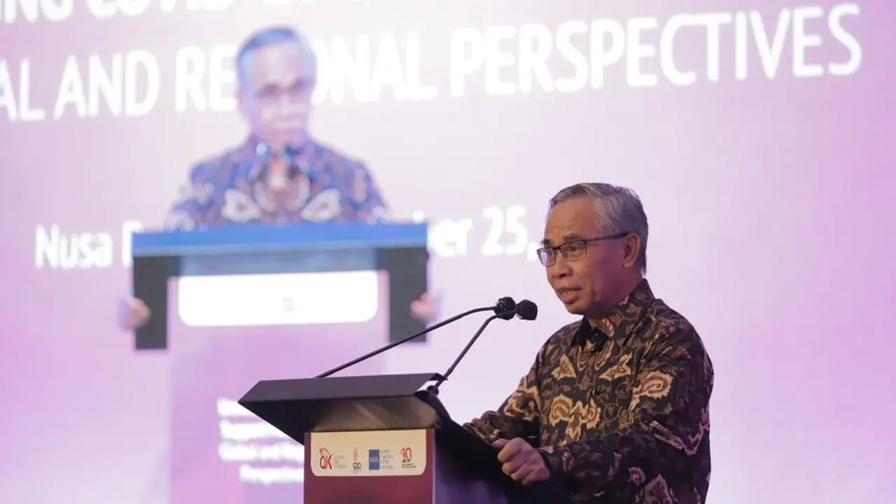 Ketua Dewan Komisioner OJK Wimboh Santoso memberikan keterangan di Kantor Presiden, Jakarta, Kamis (10/6/2021). (Foto: Rusman/Biro Pers Sekretariat Presiden)