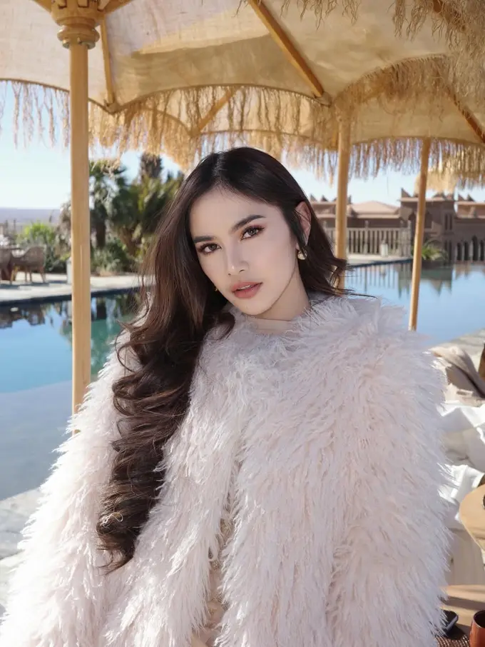 Tampil Bak Madame di Maroko, Gaya Mahalini Pancarkan Aura Glamor Klasik nan Feminin