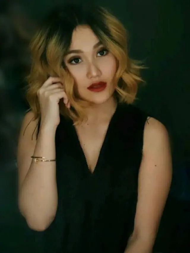6 Potret Gaya Rambut Terbaru Ayu Ting-Ting, Pendek dan Pirang