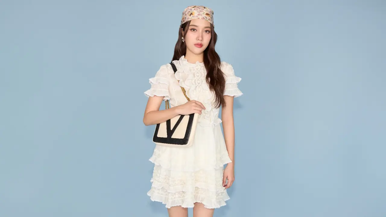 Freen Sarocha Ditunjuk Sebagai Brand Ambassador Perempuan Pertama Valentino dari Thailand