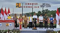 Presiden Jokowi meresmikan tiga jembatan Callender Hamilton di Provinsi Banten. (Liputan6.com/Pramita Tristiawati).