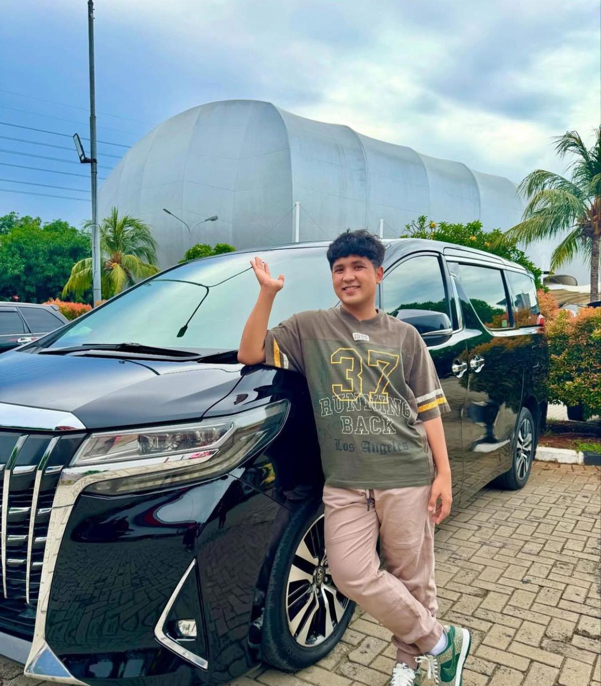 Sukses di Indonesia, Jirayut Hadiahi Dirinya Mobil Baru Hasil Kerja Keras