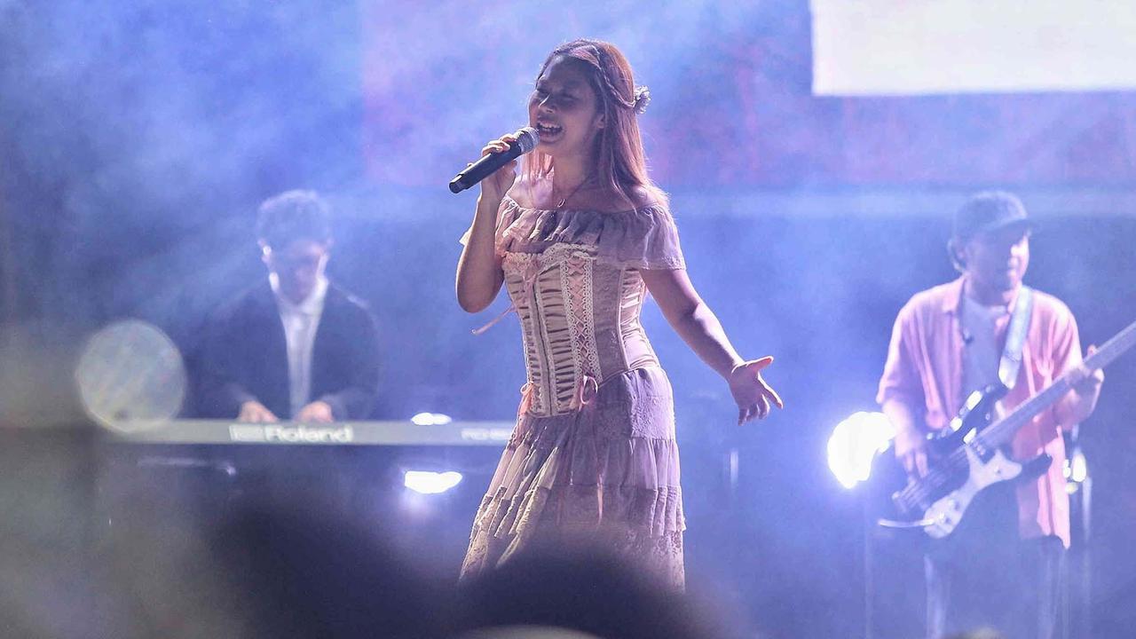 FOTO: Aksi Panggung Nadin Amizah Memukau Pengunjung KapanLagi Buka Bareng BRI Festival 2025