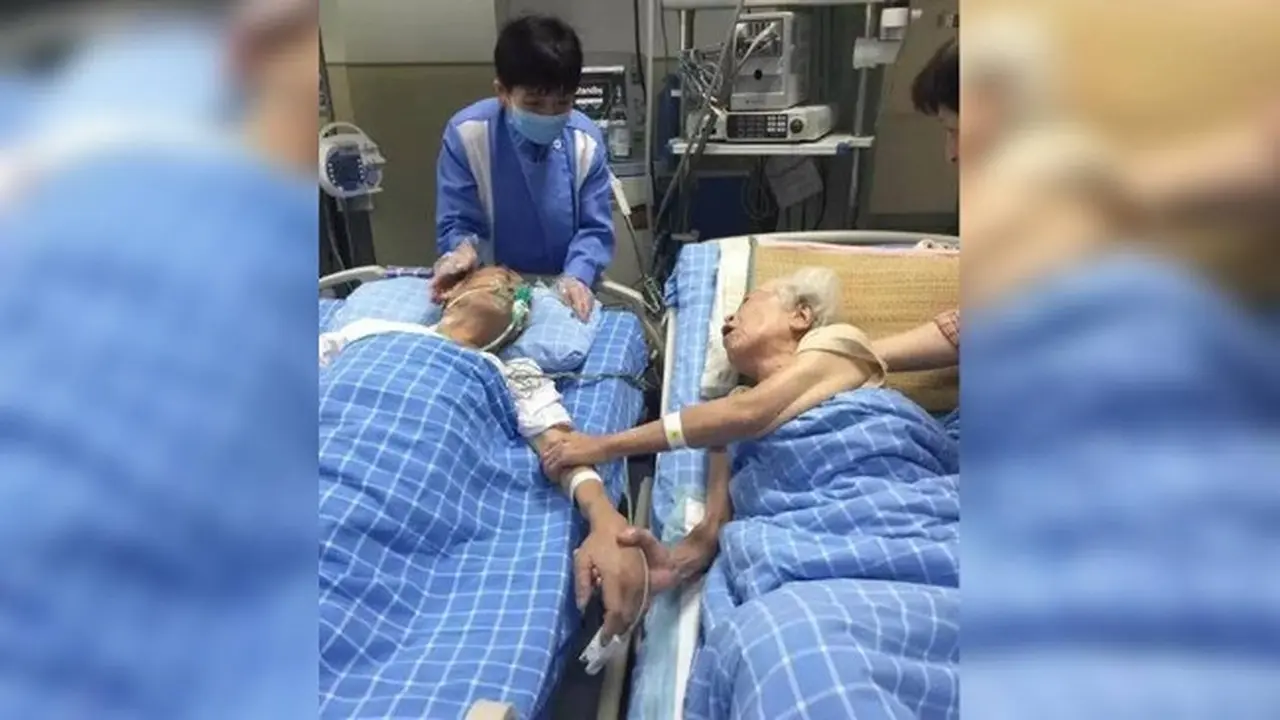 Pilu, Pelukan Penuh Kasih Pasangan Lansia sebelum Ajal Menjemput