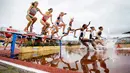 Atlet lari kategori wanita 3000m kualifikasi halang rintang beradu cepat pada ajang European Athletics Championships di Stadion Olympic, Amsterdam, (8/7/2016). (AFP/ANP/Koen van Weel)