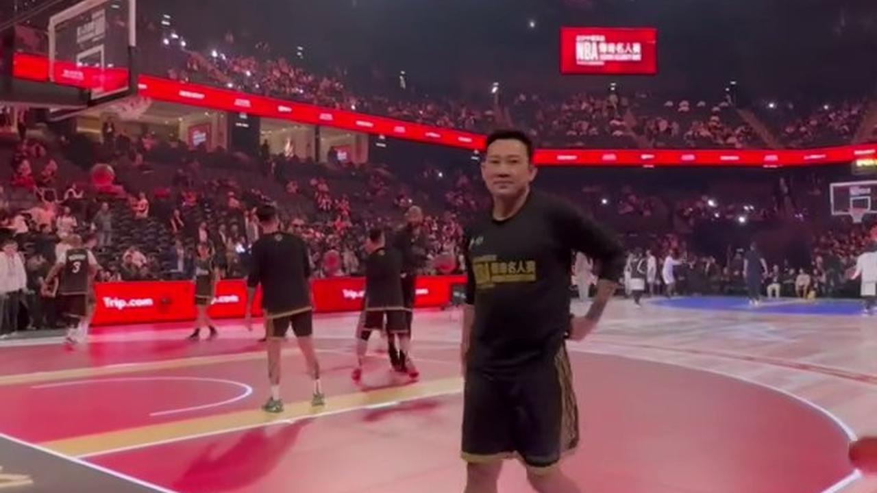 7 Potret Aksi Denny Sumargo Jadi Wakil Indonesia di NBA Celebrity Game, Bareng Para Legend - Tunjukkan Skill Keren