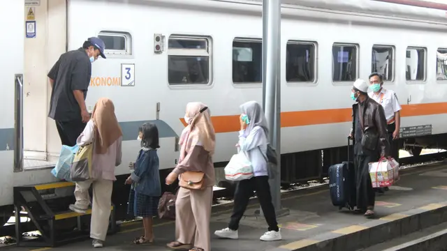 Ilustrasi penumpang kereta api di Staisun Jember  (Istimewa)