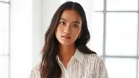 8 Model Atasan Brokat Lengan Panjang Casual Chic Terbaru 2025