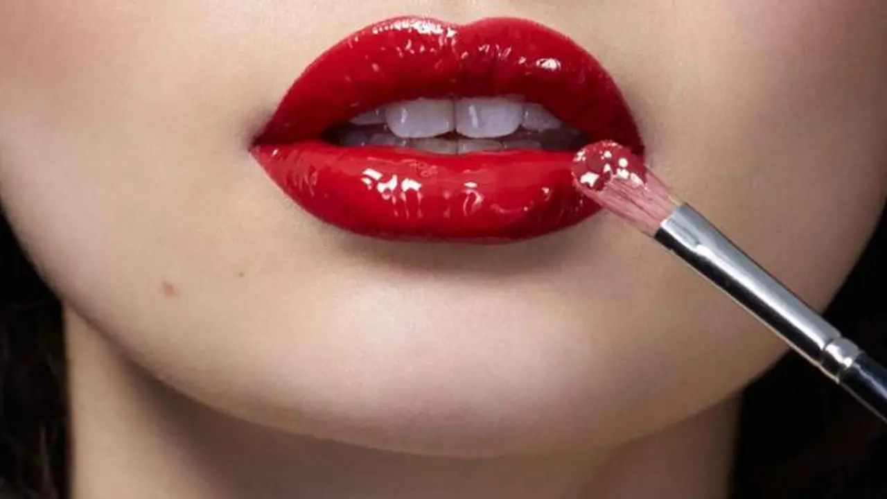 Cara Pintar Memperbaiki dan Memanfaatkan Lipstik Patah