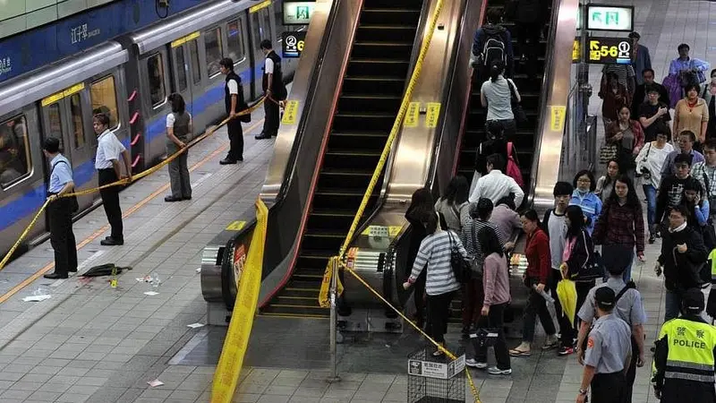 Serangan pisau di subway Taiwan. (AFP)