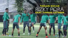 Video tarian kocak dari Rizky Pora saat Timnas Indonesia latihan ringan di Karawaci pada Jumat (9/12/2016) sore hari WIB.