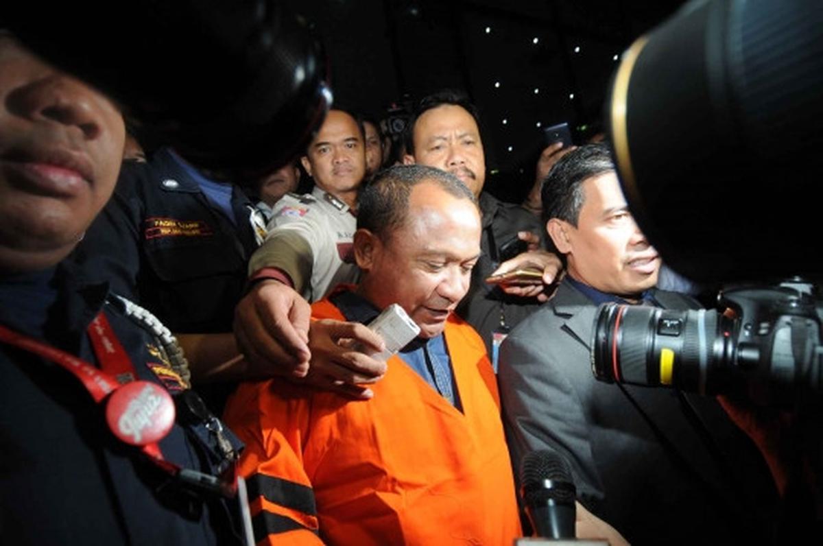 Resmi ditahan, tersangka Bupati Morontai bungkam seribu bahasa