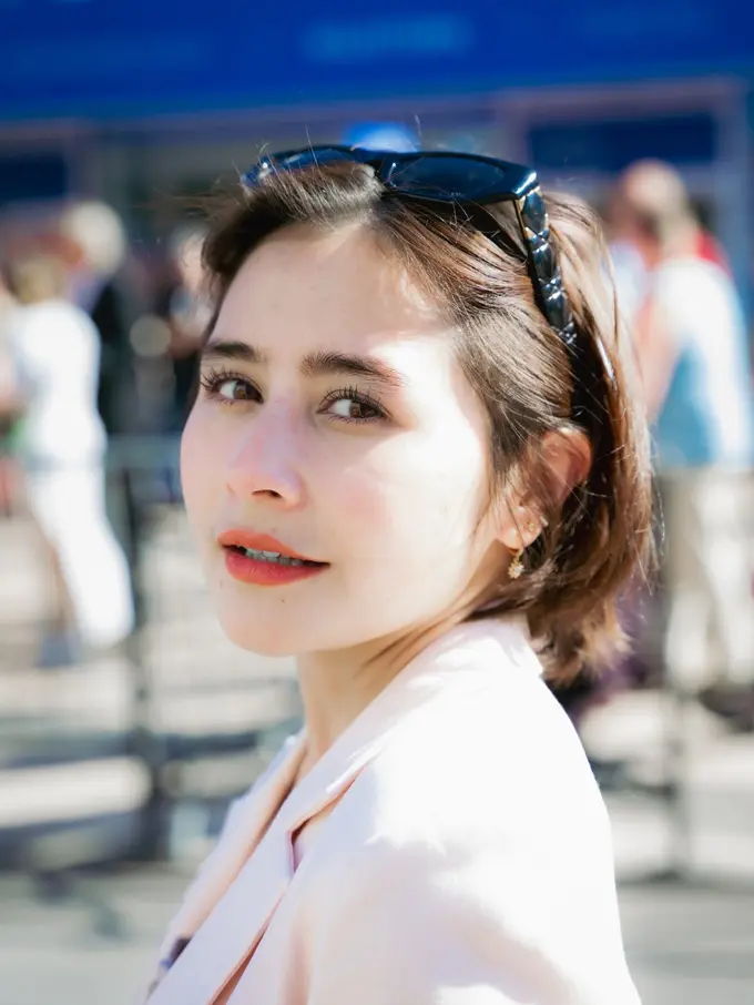 Potret Makeup Natural Prilly Latuconsina Tampil Fresh dan Elegan di Hari Pertama Kunjungi Festival Film Cannes