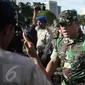 Panglima TNI Jenderal Gatot Nurmantyo menghadiri Apel Gelar Pasukan Operasi Lilin Jaya 2017 di Lapangan Silang Monas, Jakarta, Kamis (22/12). Apel gelar pasukan ini digelar Polri dalam rangka pengamanan Natal dan Tahun 2017. (Liputan6.com/Faizal Fanani)