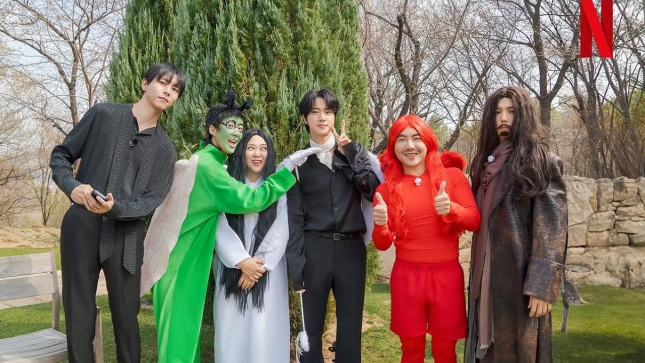 Jin BTS Muncul di Variety Show Netflix SCREWBALLS, Visualnya Cakep Banget
