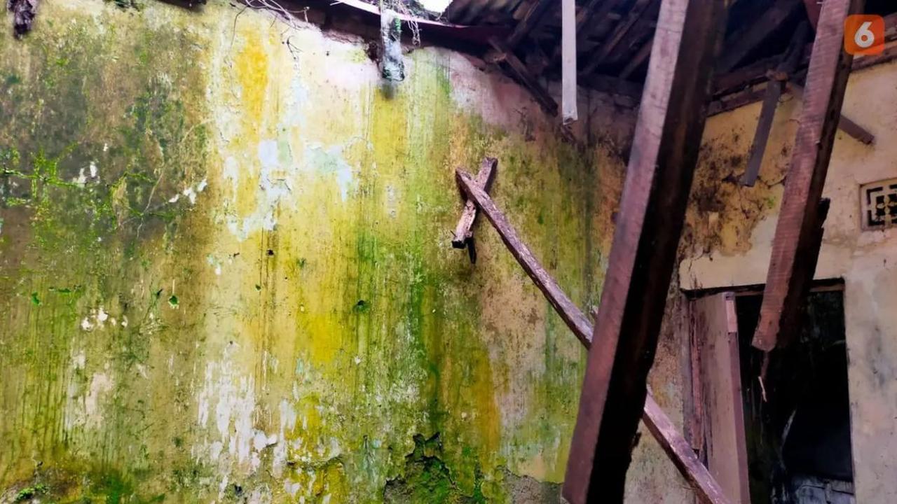 Kondisi Rumah Nyaris Ambruk