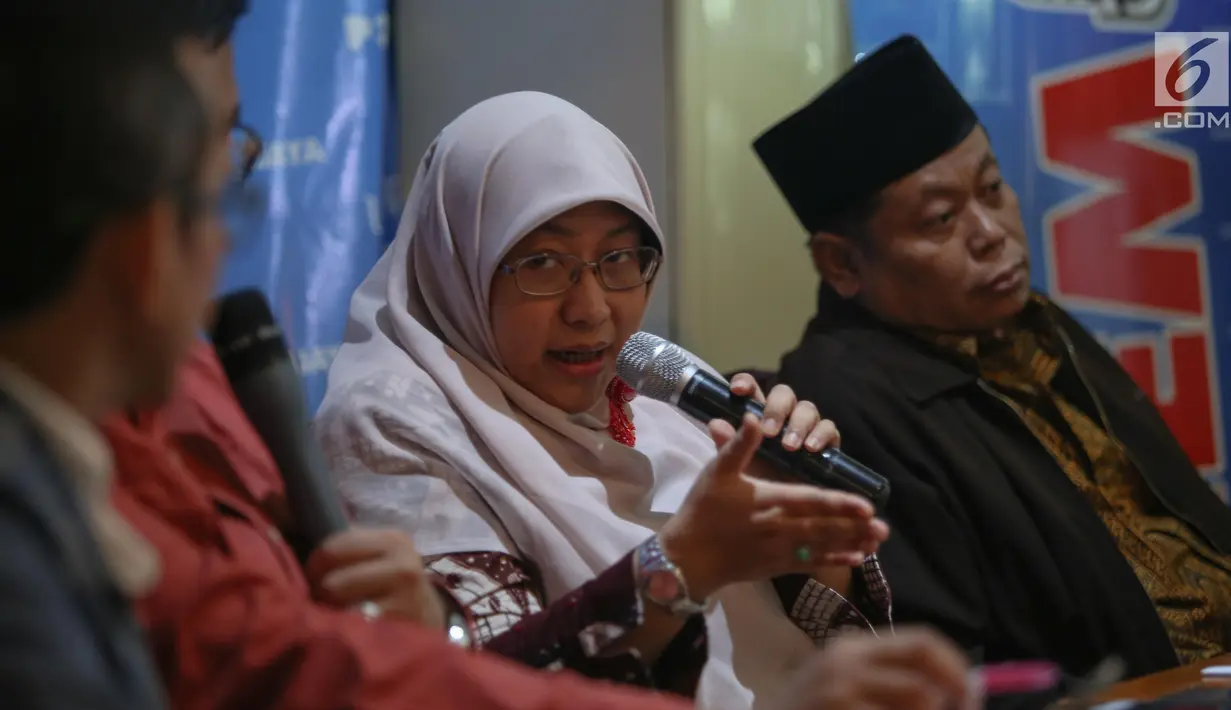 Anggota Komisi 10 DPR bidang pendidikan  Leida Hanif Amaliah saat memberikan paparan dalam diskusi polemik terkait Ribut-ribut Full Day School' di Warung Daun, Jakarta, Sabtu (17/6). (Liputan6.com/Faizal Fanani)