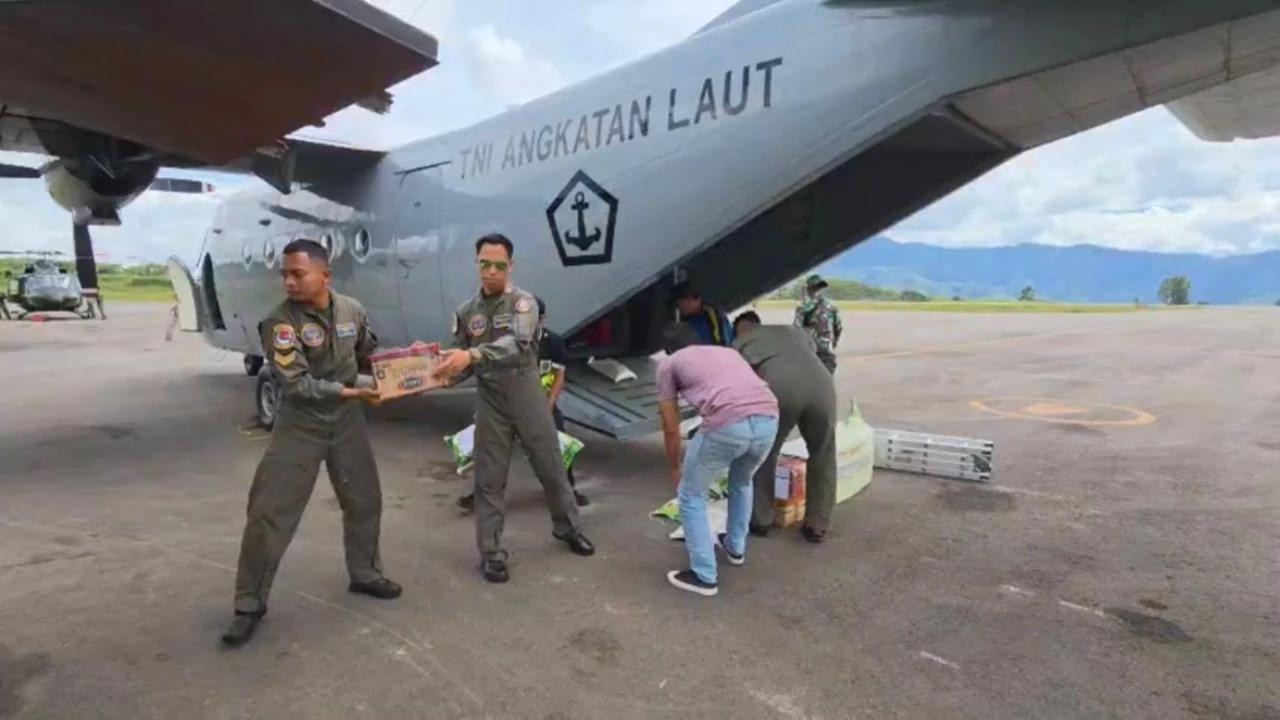 TNI AL Terbangkan Bantuan Logistik ke Takengon, 2 Ton Bantuan Didistribusikan