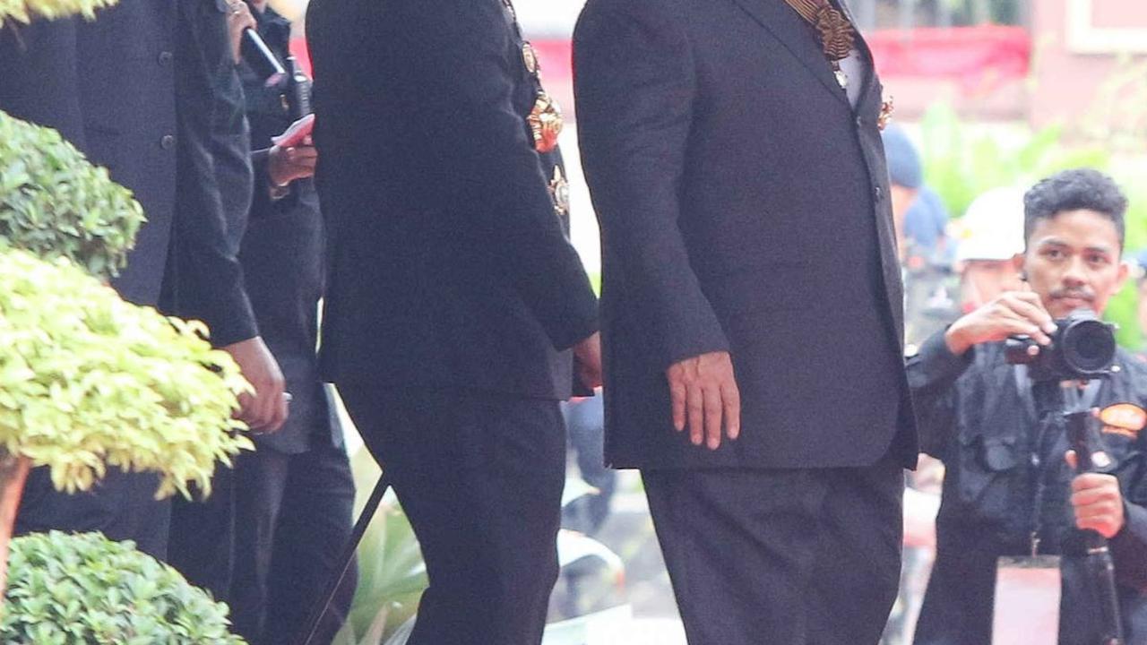 Kapolri Jenderal Listyo Sigit Prabowo secara langsung melakukan penyematan penghargaan untuk Presiden Terpilih periode 2024-2029 itu.&nbsp;Liputan6.com/Herman Zakharia