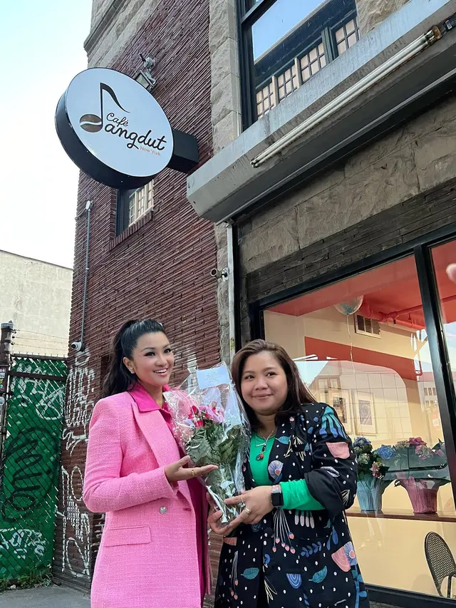 7 Potret Cafe Dangdut Fitri Carlina yang Buka di Long Island City, New York