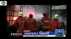 alam upaya memadamkan api, petugas pemadam kebakaran terpaksa menutup Jalan Panglima Polim dari dan menuju Blok M.