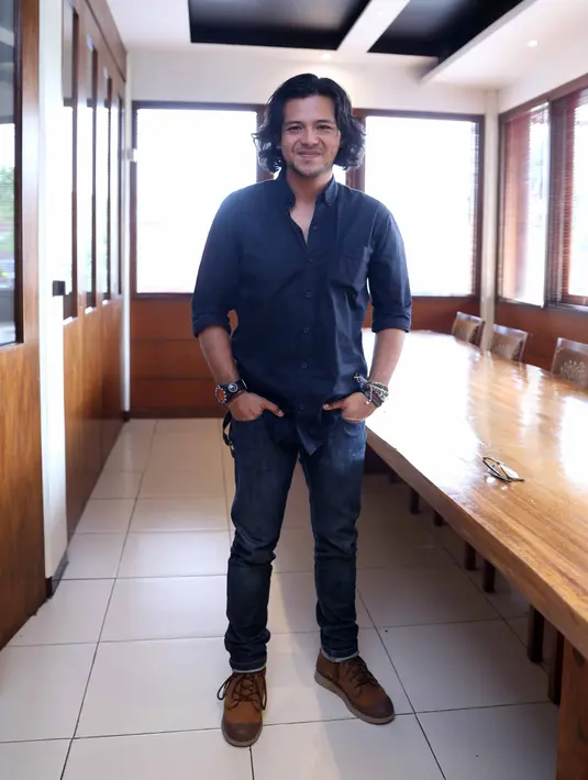 "Gue sudah enggak makan nasi lagi sampai sekarang. Gantinya jadi ke buah dan sayuran lain. Gue jadi menata hidup yang sehat," kata Ramon Y. Tungka, ditemui di kawasan Kebayoran Baru, Jumat (24/2)seperti dilansir dari Liputan6. (Nurwahyunan/Bintang.com)