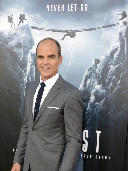 Film Everest merupakan adaptasi dari buku berjudul ‘Into Thin Air: A Personal Account of the Mt. Everest Disaster’ karya John Krakauer. Michael Kelly memerankan John Krakauer, karakter sang penulis yang juga salah satu pendaki. (Bintang/EPA)