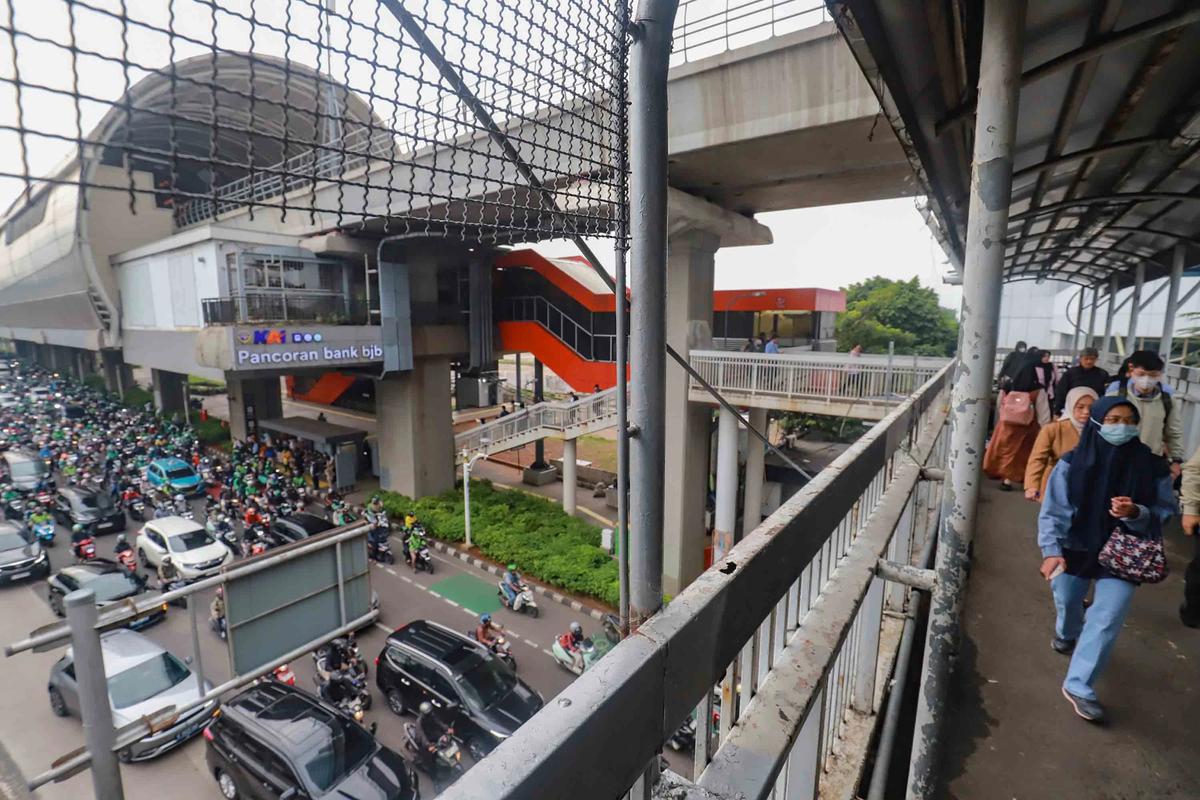 FOTO: Jakarta Kembali Macet di Hari Pertama Kerja dan Sekolah 2026