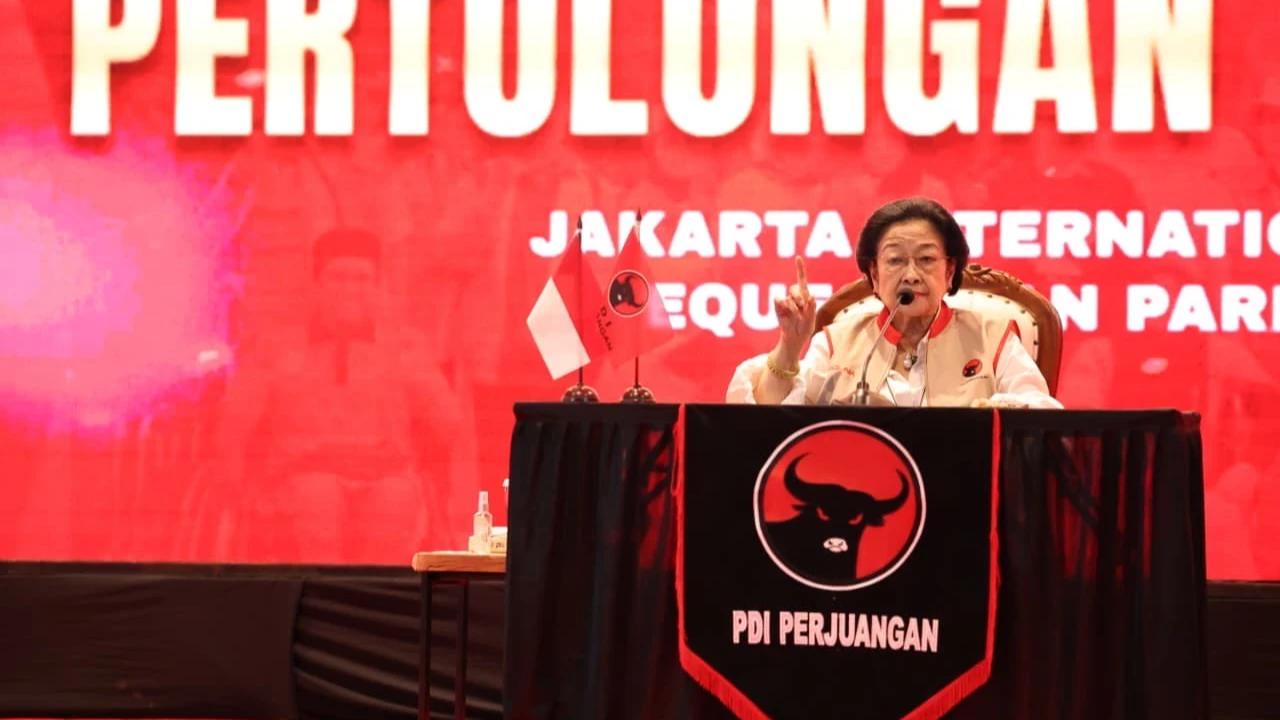 VIDEO: Mega 'Pamer' CV Saya Kasih Lihat, Supaya Jangan Ada yang Bilang Sok Pintar