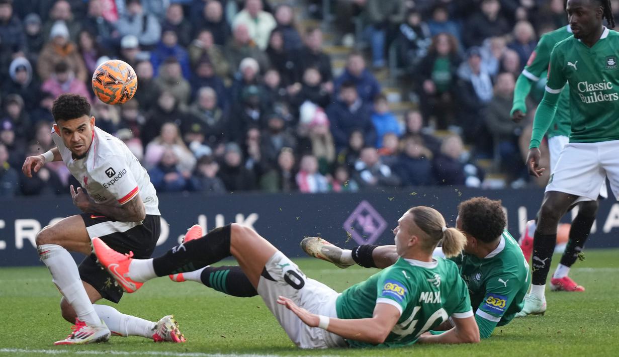 Dengan hasil ini, misi Liverpool meraih Quadruple pun gagal. Liverpool kini tinggal berkompetisi di tiga ajang, yakni Premier League, Liga Champions, dan Piala Liga Inggris. (AP Photo/Alastair Grant)