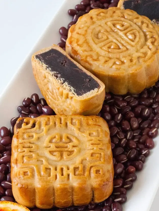 Read beans mooncake