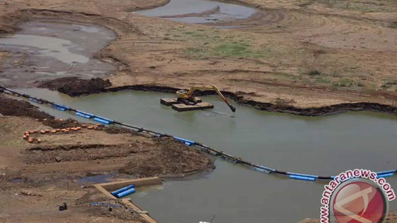 Pengerukan di Waduk Gajah Mungkur 