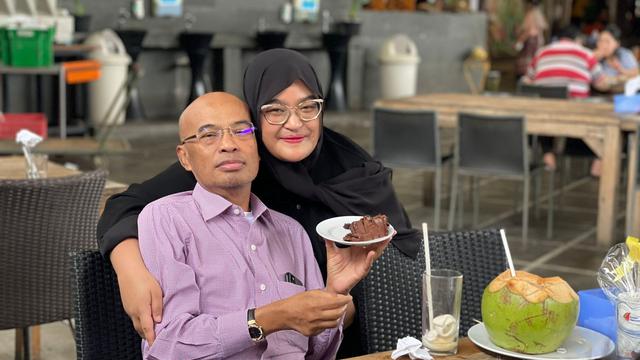 Kebersamaan Annisa bersama sang Ayah, Desmond J Mahesa saat masih dalam kondisi sehat. (Isitmewa)