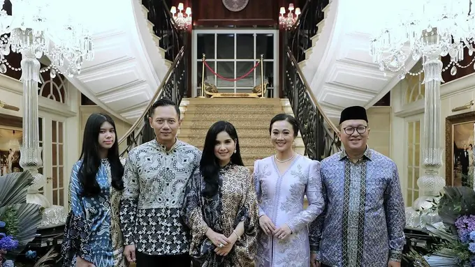 Penampilan Kembar Annisa Pohan dan Almira Saat di Halal Bihalal, Terlihat Elegan dengan Dress Batik dan Tas Puluhan Juta