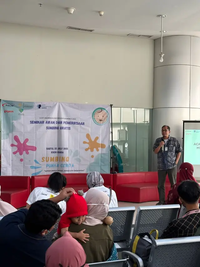 Suasana Seminar Awam dan Pemeriksaan Sumbing Gratis yang digelar pada Sabtu (22/7/2023) di Rumah Sakit Cipto Mangunkusumo (RSCM) Kiara Jakarta. (Foto: Koleksi Pribadi Rininta Christabella)