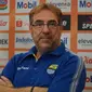 Pelatih Persib Bandung Robert Alberts bertekad menghadirkan kemenangan di laga pertama Shopee Liga 1 2019. (Huyogo Simbolon)