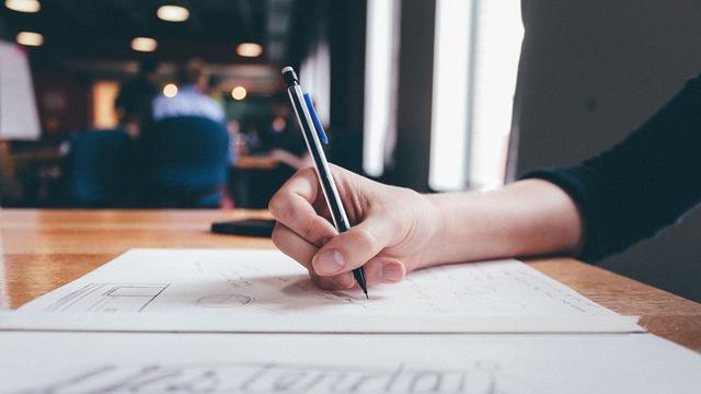 Ilustrasi menulis, kata kiasan