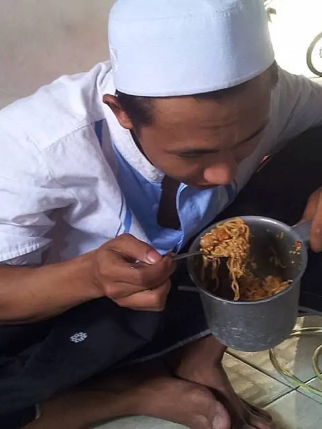 6 Potret Alih Fungsi Gayung Mandi Buat Tempat Makan Ini Nyeleneh