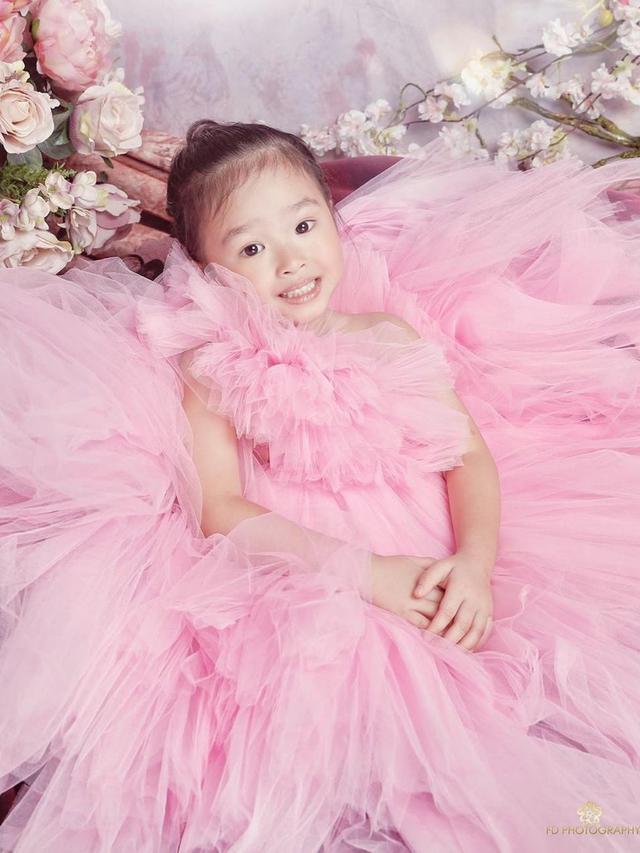 Pandai Berpose, Ini 6 Gaya Thalia Putri Onsu yang Paling Menggemaskan