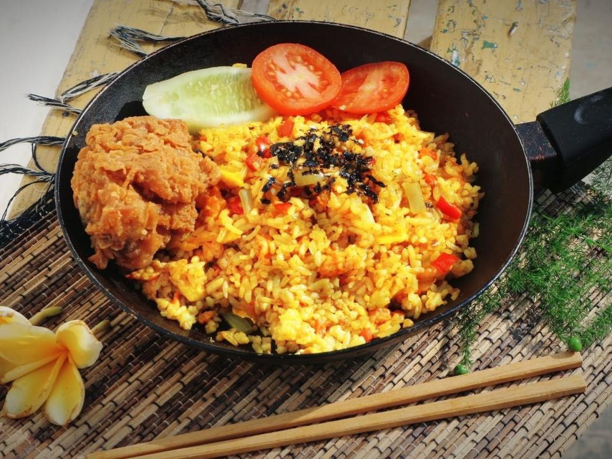 2. Nasi Goreng Kunyit