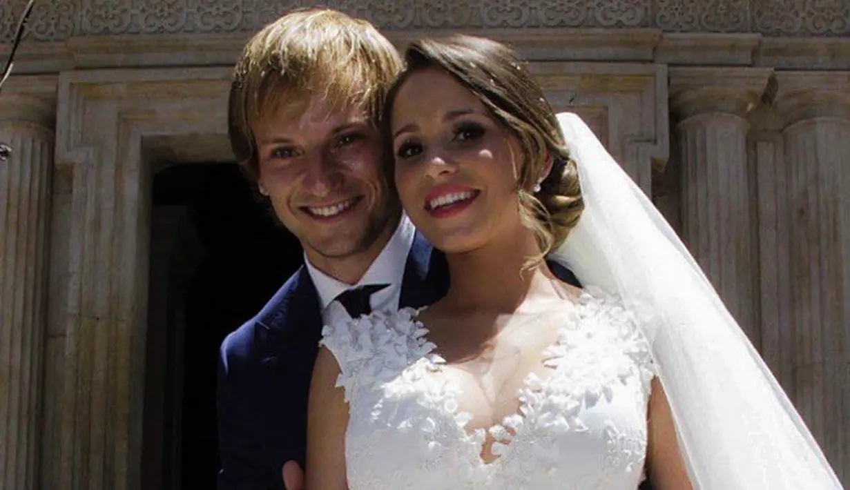 Pasangan baru menikah, Ivan Rakitic asal Barcelona dan Raquel Mauri. (Instagram)