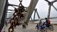 Ditabrak Kapal Tongkang, Jembatan Kapuas I Bergeser