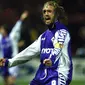 2. Gabriel Batistuta (Fiorentina), striker dengan ciri khas tendangan keras ini merupakan salah satu predator di lini belakang musuh.  Pemain berjuluk Batigol itu mewarnai kerasnya pertarungan Serie era 90an. (AFP/Adrian Dennis)