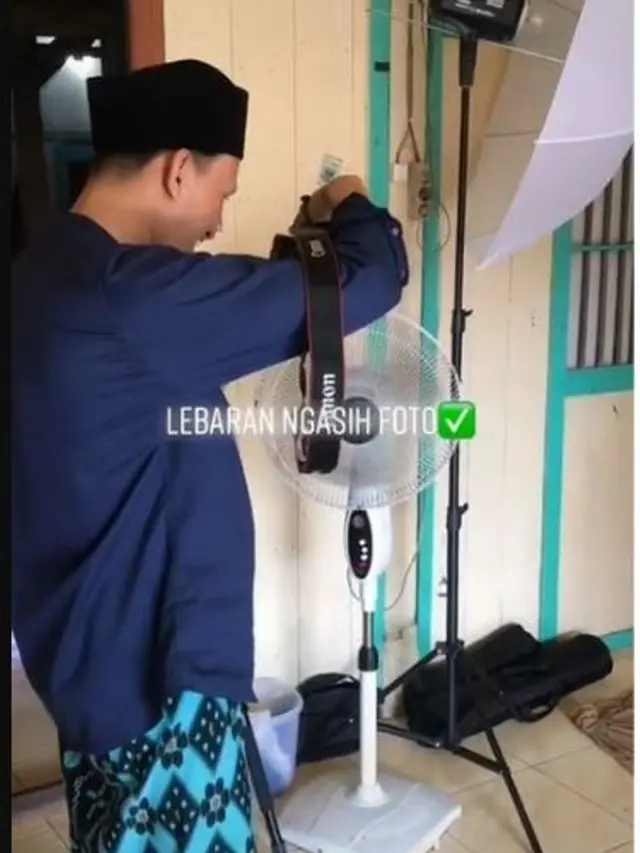 Fotografer Beri THR Berupa Foto Gratis Berbagai Gaya untuk Tetangga