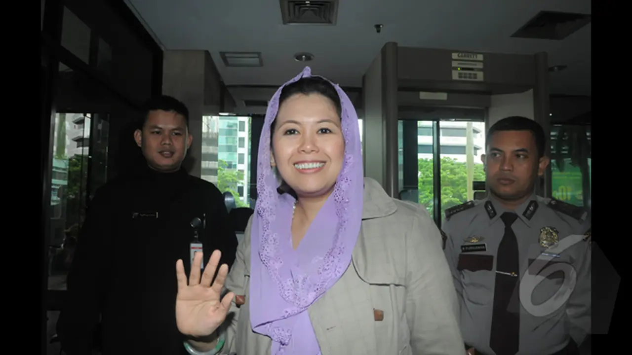 Yenny Wahid Datangi Gedung KPK