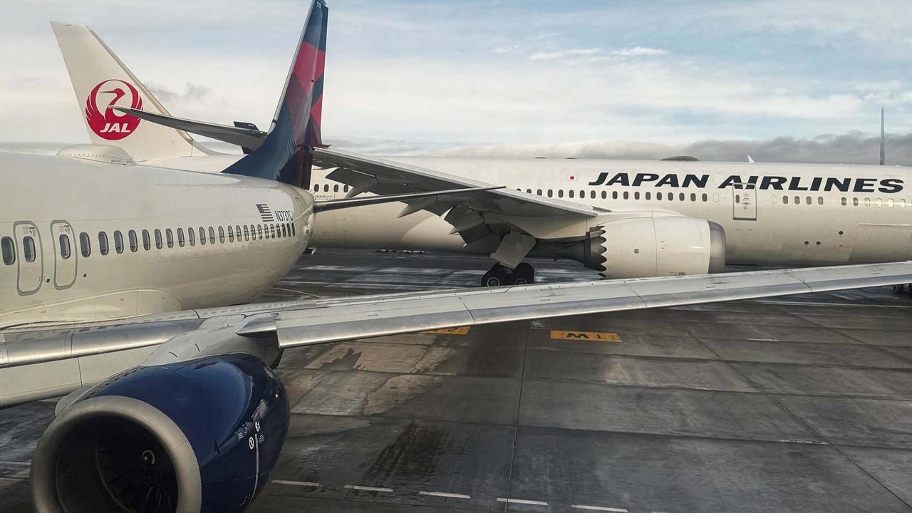 Sayap Pesawat Japan Airlines Menabrak Ekor Pesawat Delta Airlines di Bandara Seattle