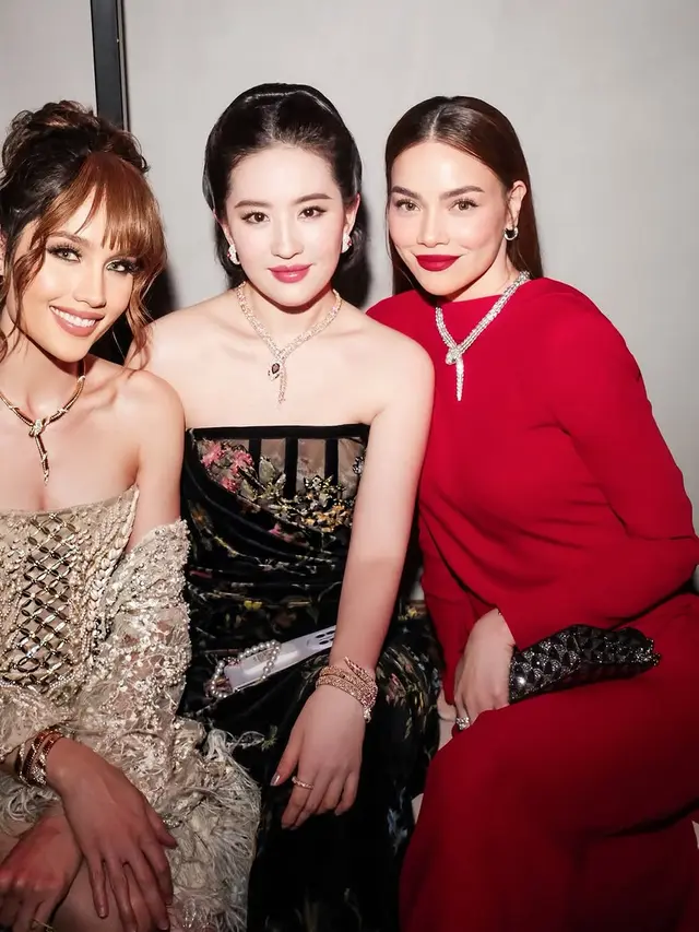 Cinta Laura dan Anne Hathaway