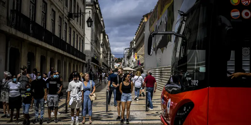 Masker Tidak Lagi Wajib di Jalanan Portugal