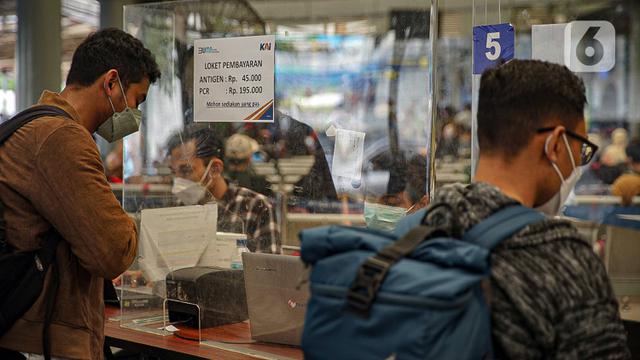 FOTO: Stasiun Pasar Senen Sediakan Tes PCR Untuk Calon Penumpang KA Jarak Jauh