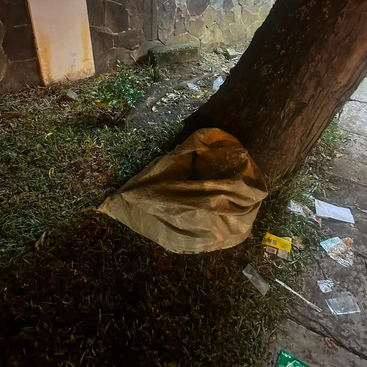 Paspor Diduga Milik Jemaah Haji Berserakan